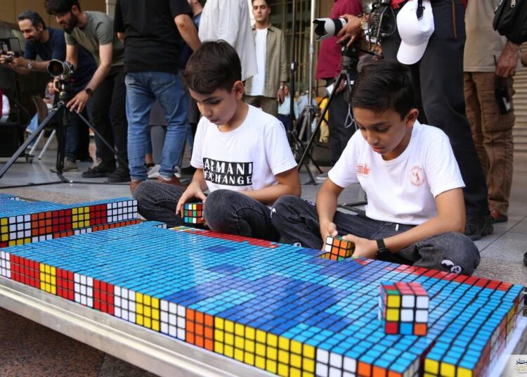 فرهنگسرای مترو با همکاری 50 فعال روبیک کودک چهره شهید آرمان را طراحی کرد