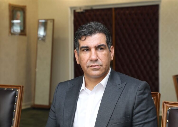 حسینی در رقابت تک‌نفره، رئیس فدراسیون بوکس شد