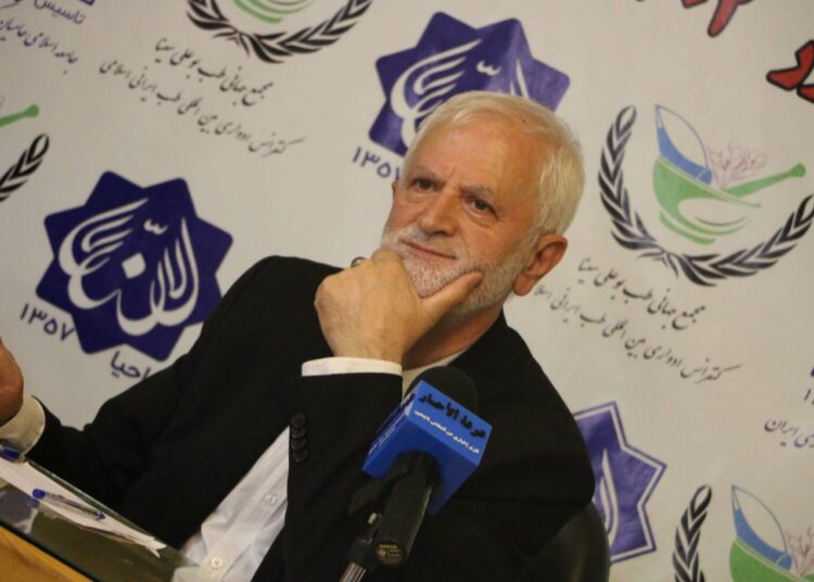 توضیحات دکتر روازاده بعد از خبر انفصال از حرفه پزشکی توسط معاونت درمان وزارت بهداشت در فضای مجازی در جمع اصحاب رسانه