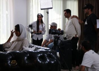 موزیک ویدیو عشق اثری عاشقانه و احساسی با صدایی از جنس آرامش آماده پخش میباشد