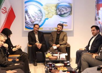 1000 فرصت سرمایه گذاری در یک نمایشگاه/ تقدیر از سرمایه گذاران و صادرکنندگان برتر مناطق آزاد