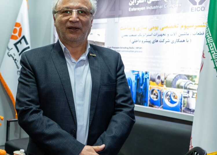 مجتمع صنعتی اسفراین با تولید قطعات با تکنولوژی بسیار بالا نیاز جهانی را تامین میکند(+فیلم)