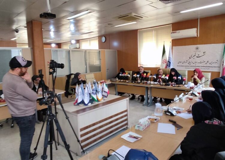 نقش موثر روابط بین‌المللی در توسعه صنعت مد و لباس در کشورهای اسلامی