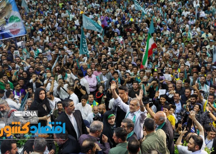 پزشکیان: باید سد تحریم را بشکنیم و کاسبان تحریم را ناامید کنیم